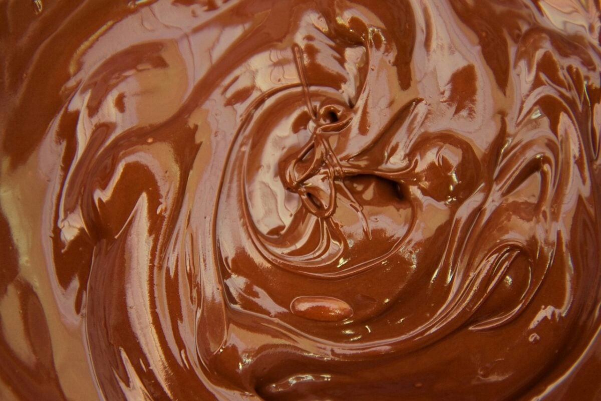 Crema al cioccolato con uova sode, vellutata e super proteica: bontà light sotto le 300 kcal