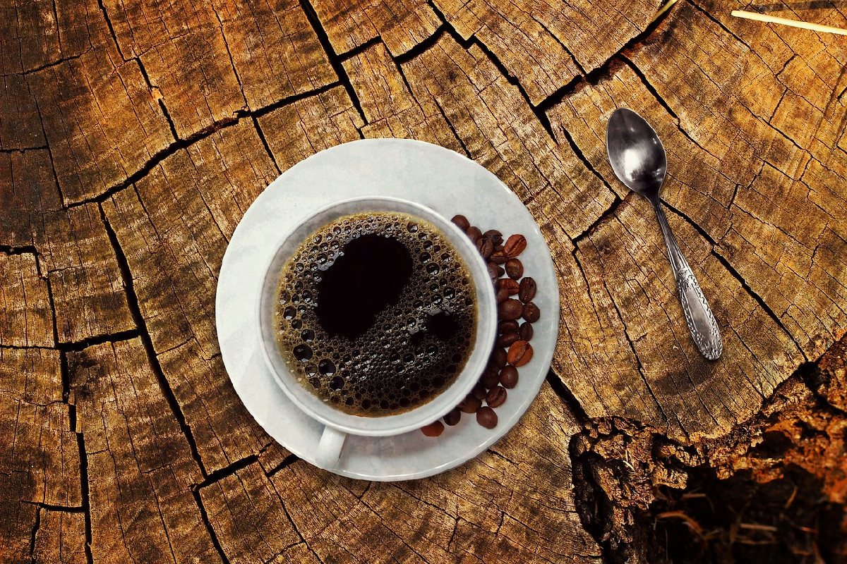 Quella tazzina rovente cambia l’espresso: cosa succede a 65°C nel tuo caffè mattutino?