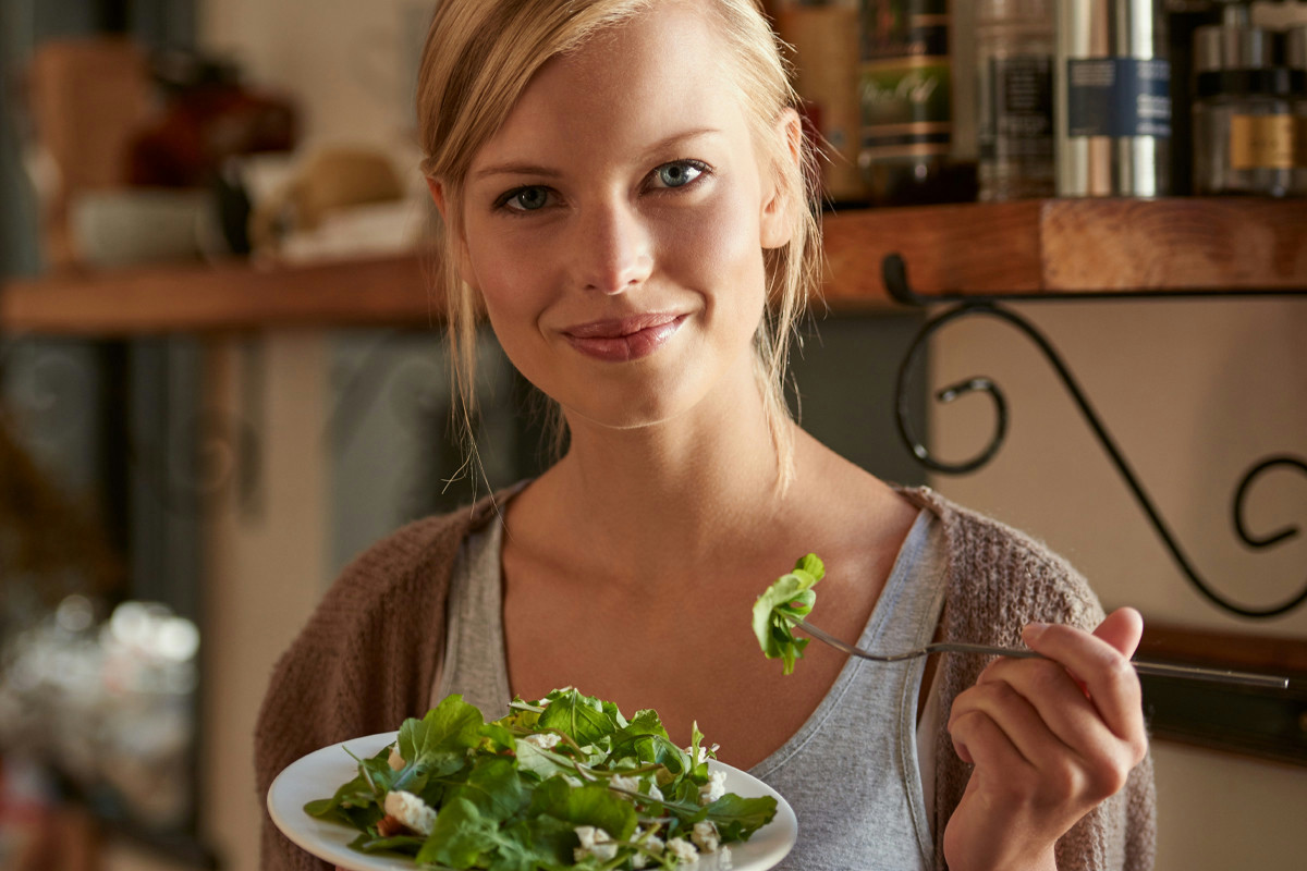 Questi 10 alimenti comuni sorprendono chi non sa perché molti vegani li evitano spesso senza spiegazione